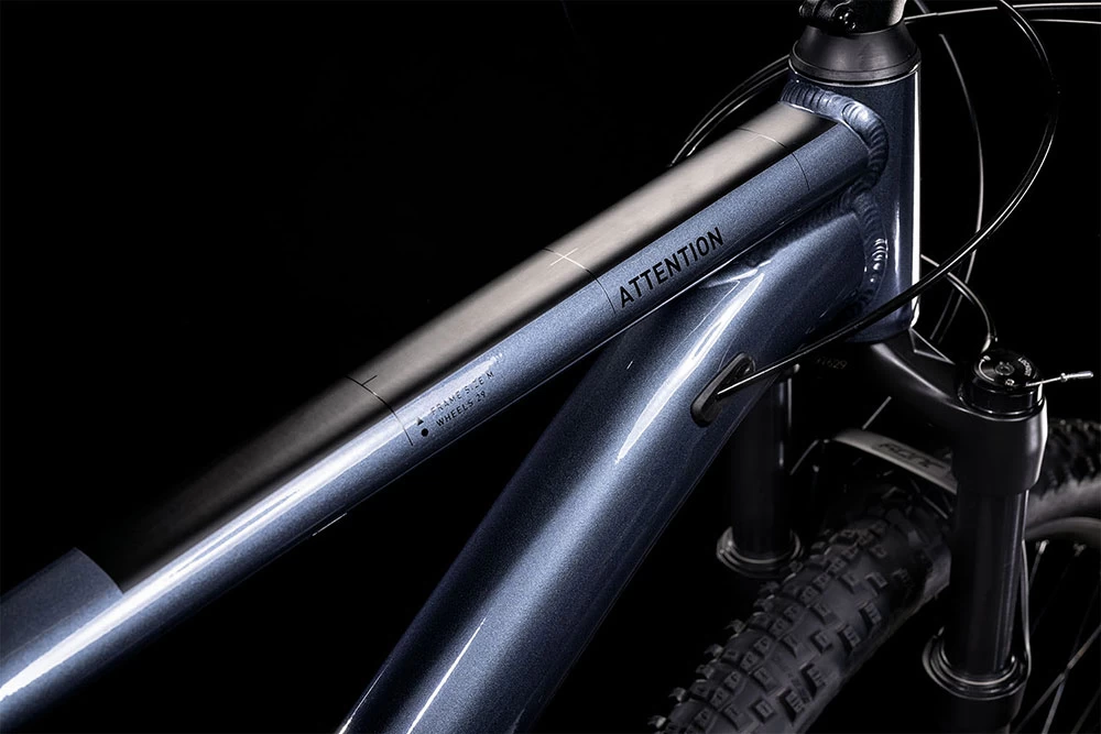 Cube Attention Indigoblack´n´black 2 Cube Attention Indigoblack´n´black – Bild 2