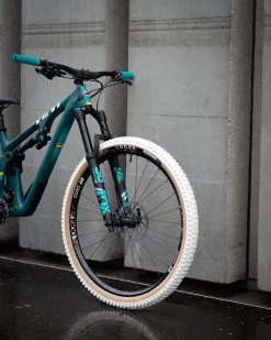 Onza Porcupine TRC 29x2.40 White Edition Faltreifen 5 Onza Porcupine TRC 29x2.40 White Edition Faltreifen -MTB Teile Verkauf DSC00519 1 2400x3000 1